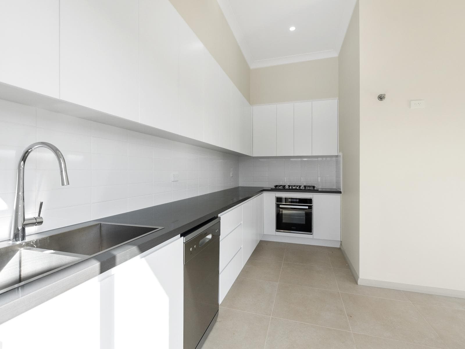 Lot 945 Little John Street, Middleton Grange, Middleton Grange - Thumbnail 4