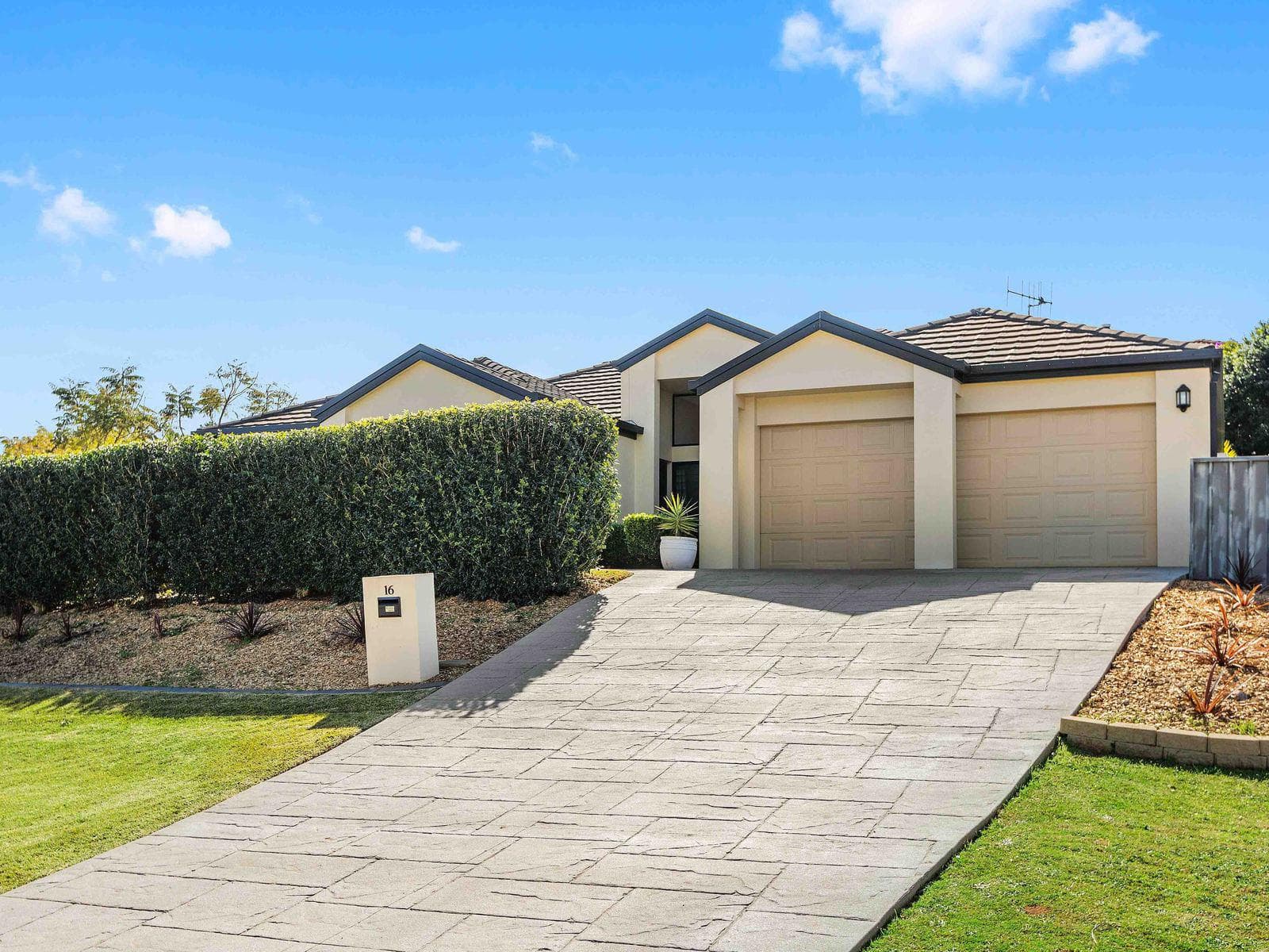 16 Brindabella Way, Port Macquarie, Port Macquarie - Thumbnail 2