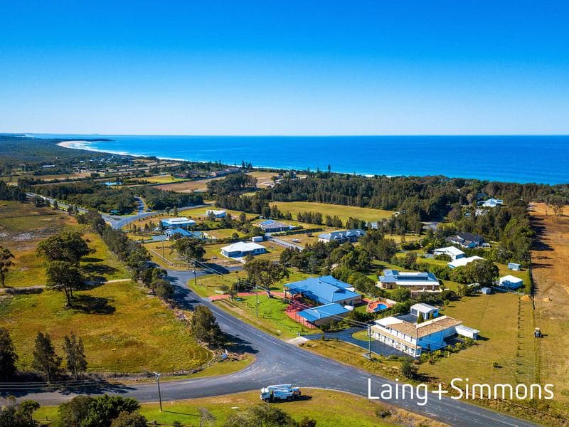 2/14																										Graylind Close
														
								Collaroy, NSW 2097, Diamond Beach - Thumbnail 2