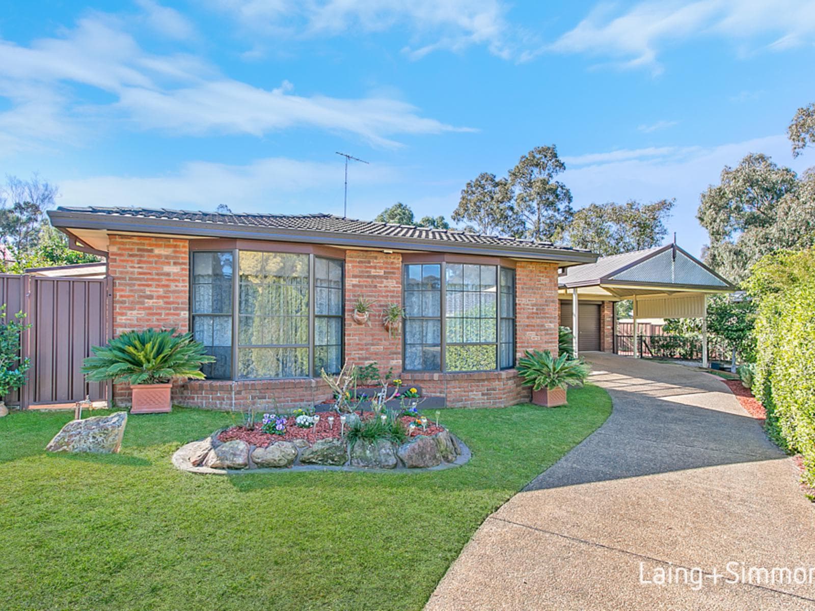 19 Simpson Place, Kings Langley, Kings Langley - Image 1
