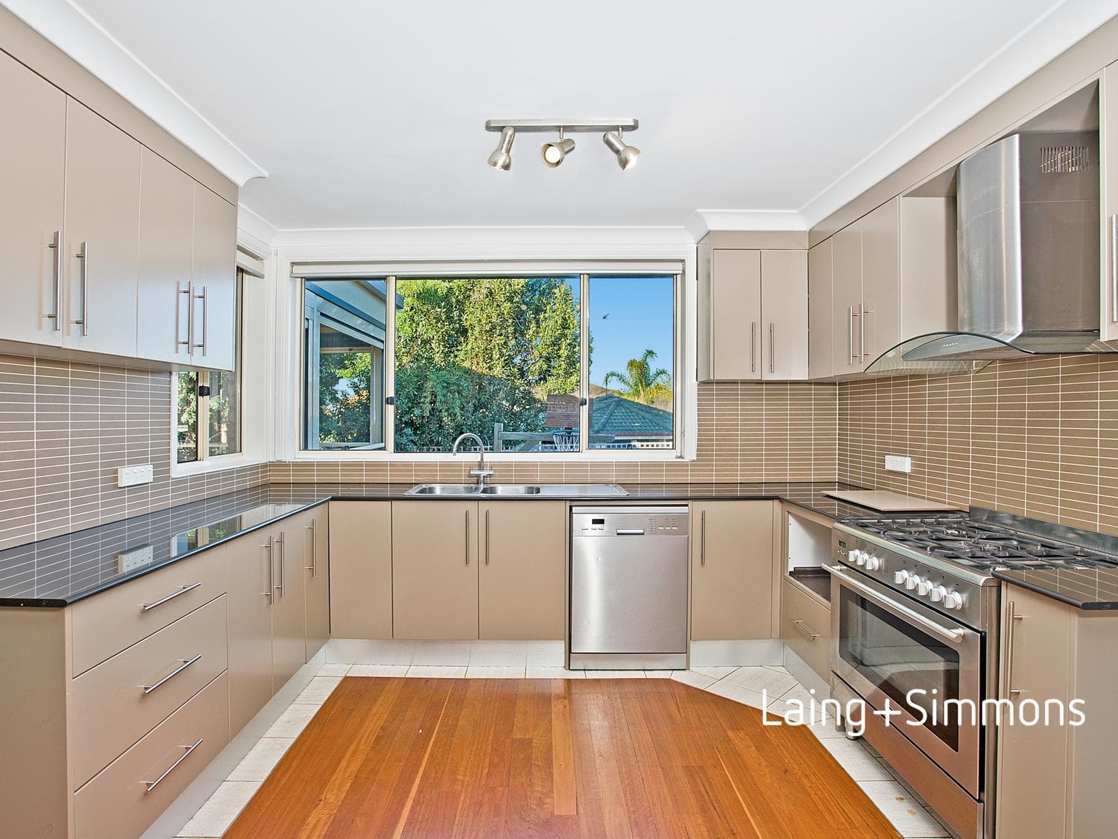 15 Geranium Close, Glenmore Park, Glenmore Park - Thumbnail 3
