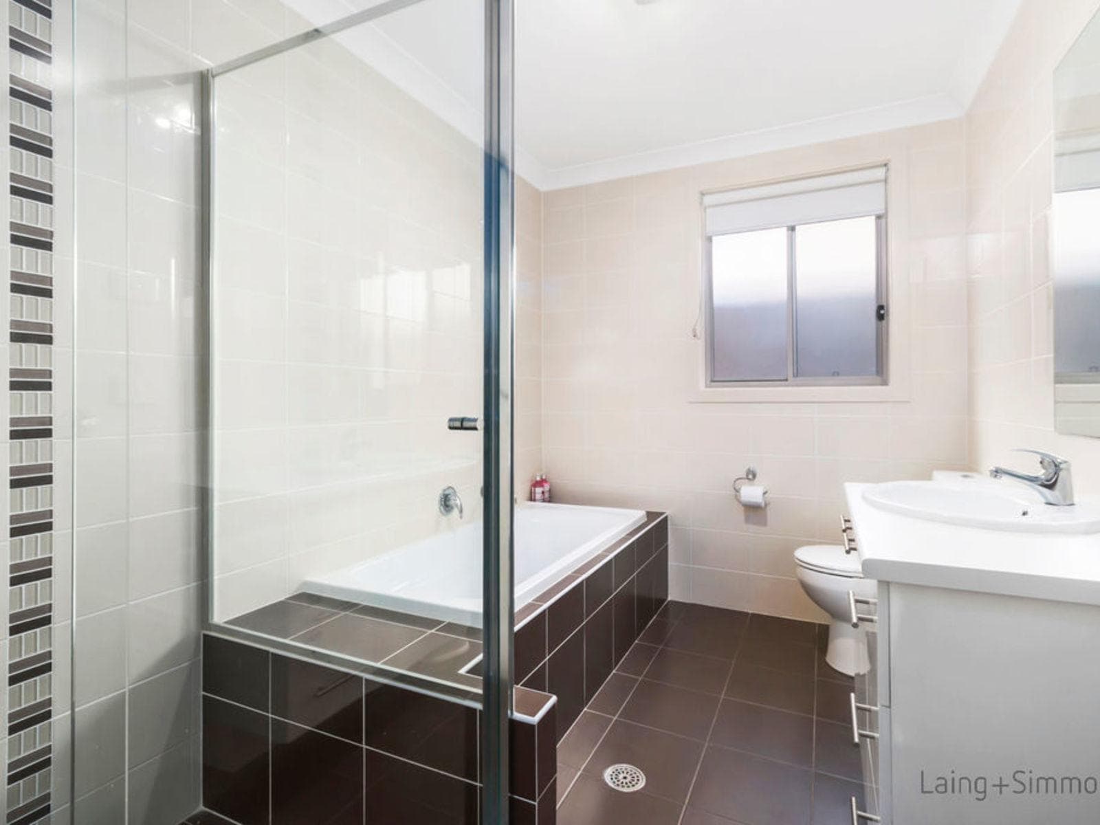 10 Hargrave Avenue, Middleton Grange, Middleton Grange - Thumbnail 7
