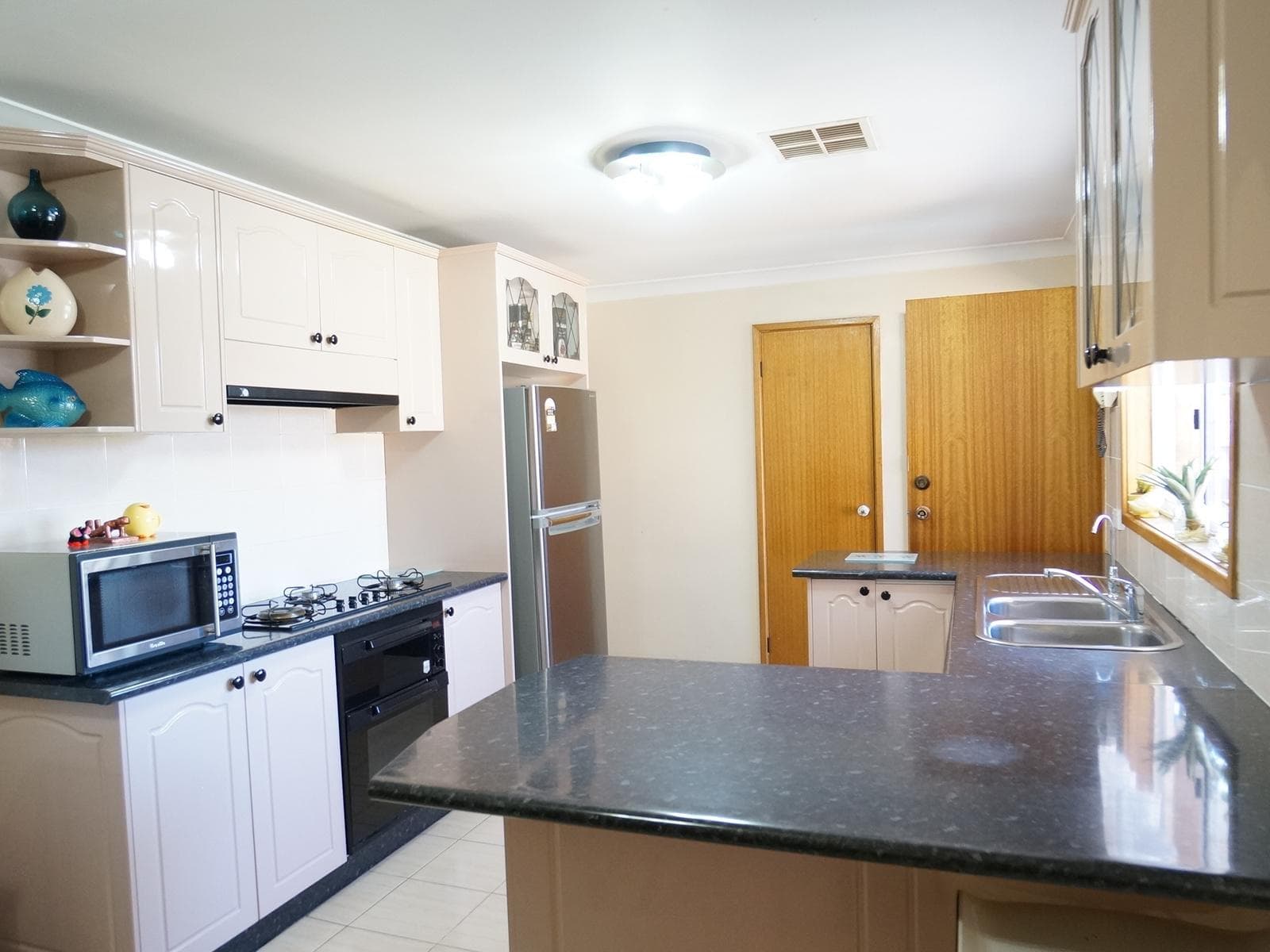24 Lyell St, Bossley Park, Bossley Park - Thumbnail 4