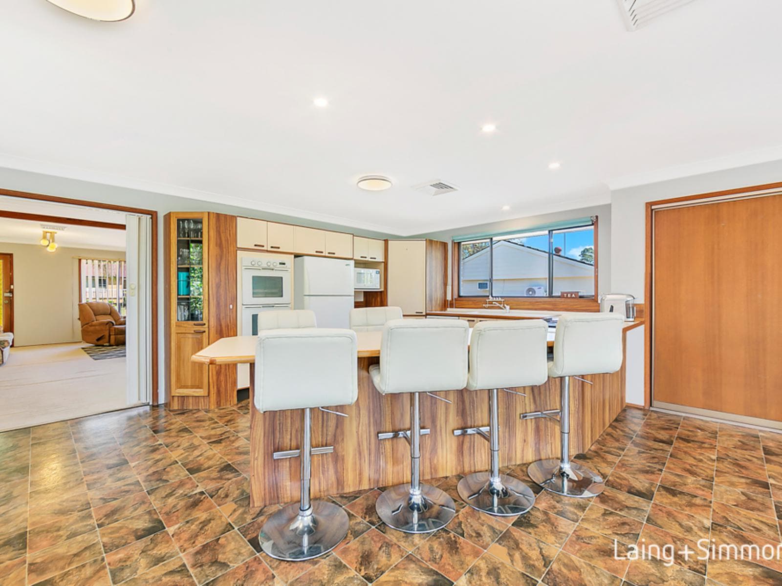 29 Stainsby Ave, Kings Langley, Kings Langley - Thumbnail 2