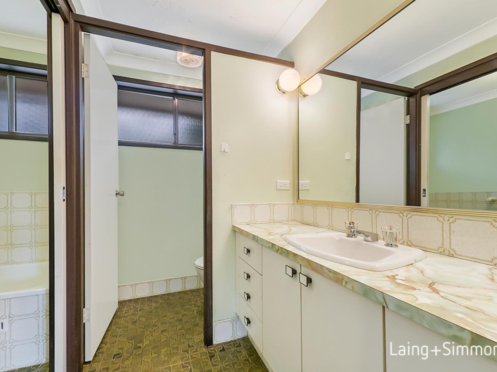151 Joseph Banks Drive, Kings Langley, Kings Langley - Thumbnail 7