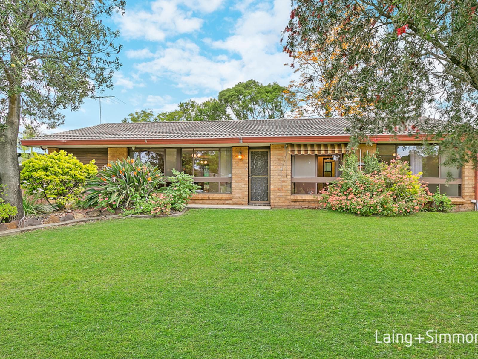 151 Joseph Banks Drive, Kings Langley, Kings Langley - Image 1