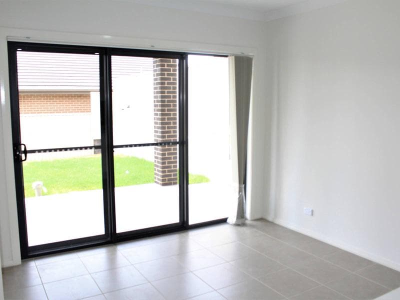 55 Southern Cross Ave, Middleton Grange, Middleton Grange - Thumbnail 6