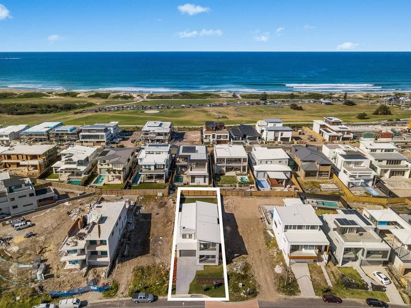 30 Peregrine Drive, Greenhills Beach, Greenhills Beach - Thumbnail 2