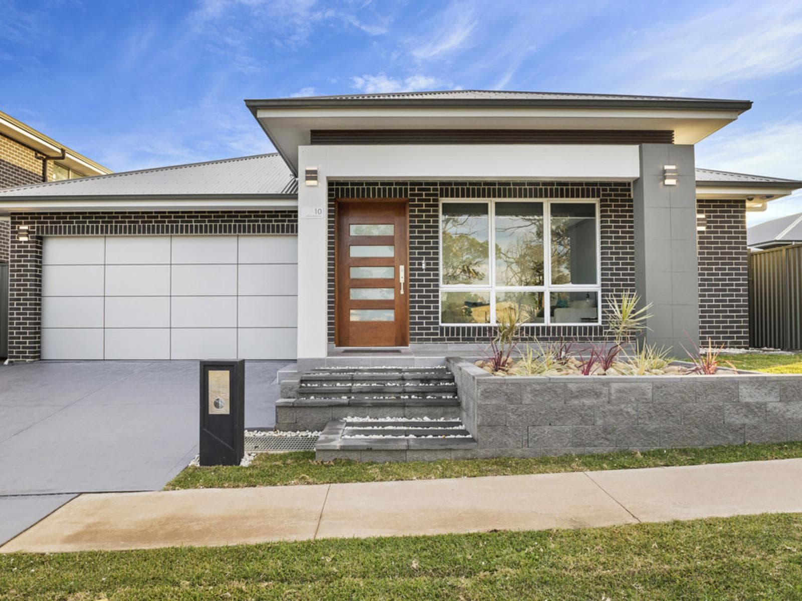 10/78-80																										Eton Street
														
								Smithfield, NSW 2164, Request - Image 1