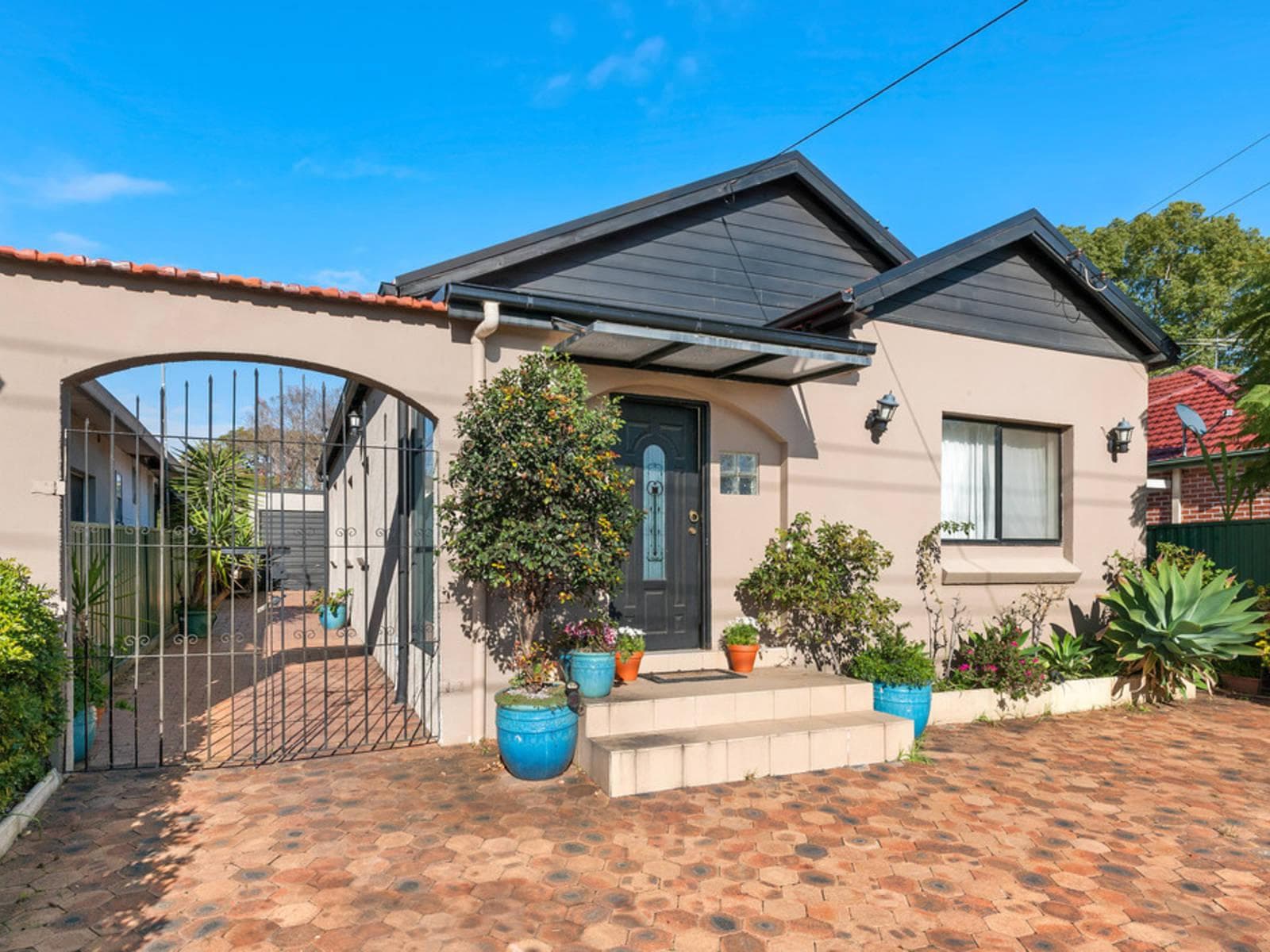 10/78-80																										Eton Street
														
								Smithfield, NSW 2164, Guildford - Image 1