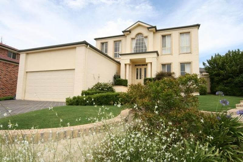 8 Stefie Place, Kings Langley, Kings Langley - Image 1