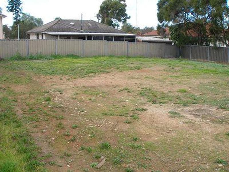 32																										Pitcairn Avenue
														
								Lethbridge Park, NSW 2770, Request - Image 1