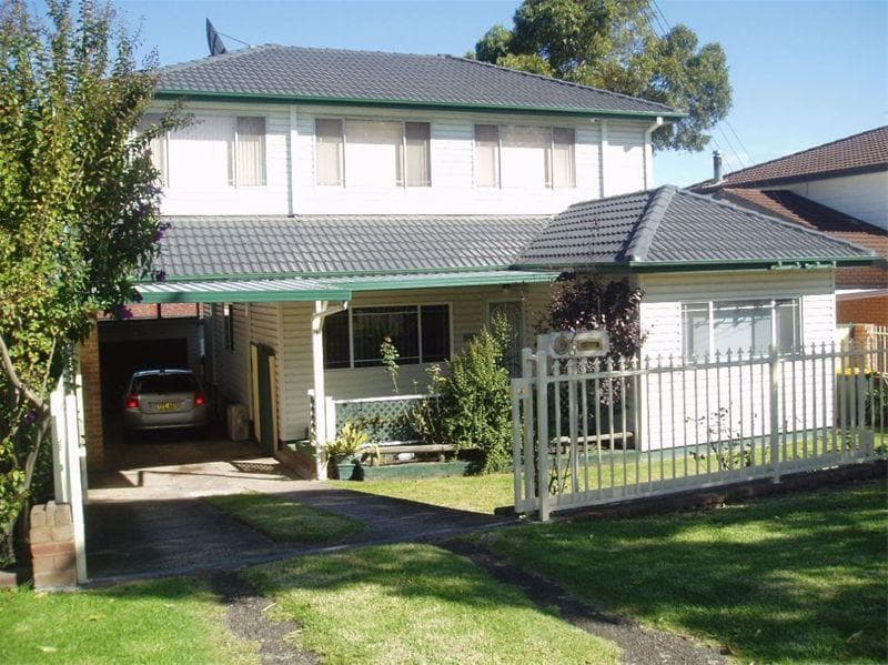 18 Robertson Street, Guildford, Guildford - Image 1
