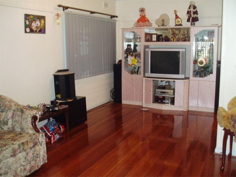 18 Robertson Street, Guildford, Guildford - Thumbnail 2