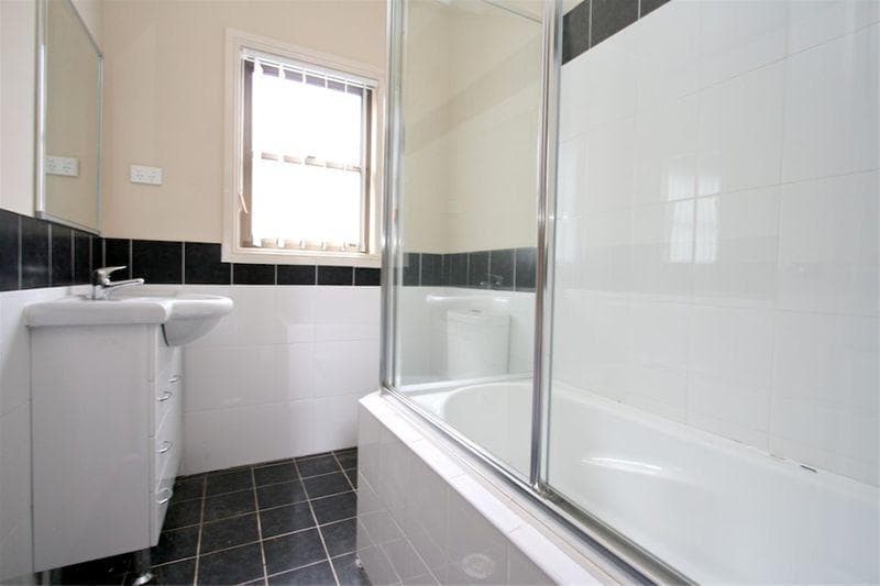 3/1																										Queens Road
														
								Westmead, NSW 2145, Girraween - Thumbnail 2