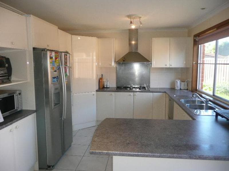 11 Odelia Cres, Plumpton, Plumpton - Thumbnail 2