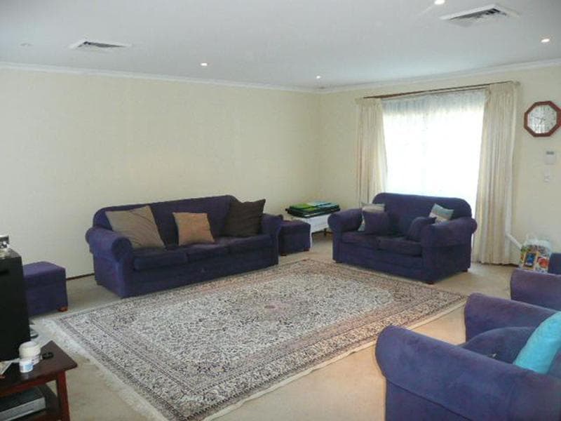 11 Odelia Cres, Plumpton, Plumpton - Thumbnail 3