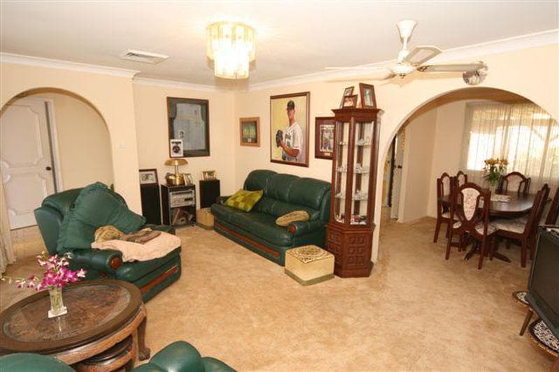 3 Nicholson Crescent, Kings Langley, Kings Langley - Thumbnail 2