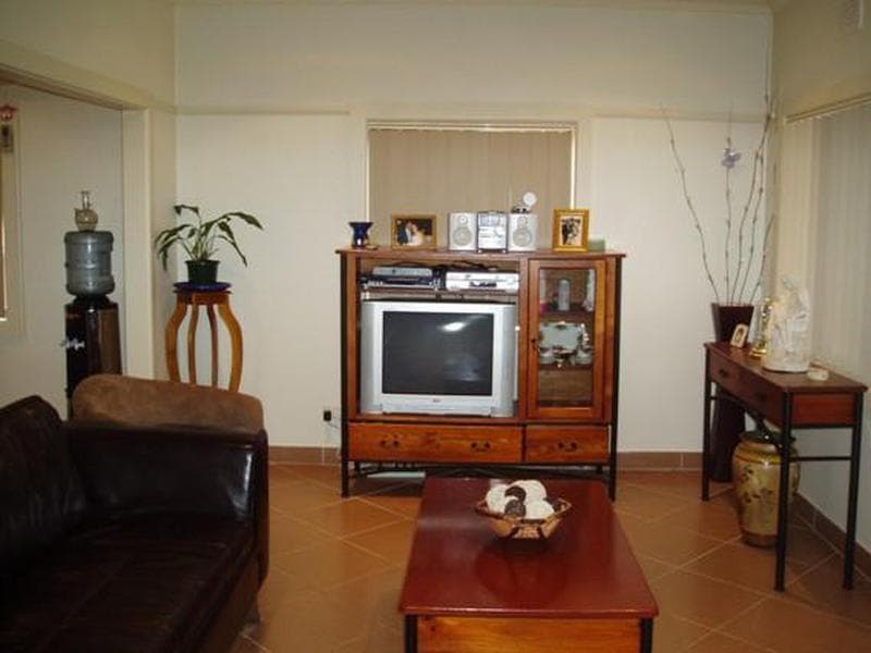 17 Clement Street, Guildford, Guildford - Thumbnail 2