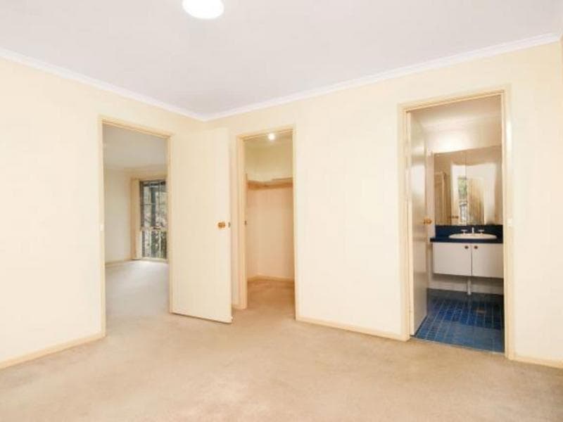 33 Pogson Drive, Cherrybrook, Cherrybrook - Thumbnail 3