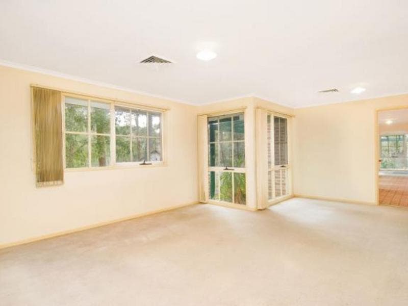 33 Pogson Drive, Cherrybrook, Cherrybrook - Thumbnail 4