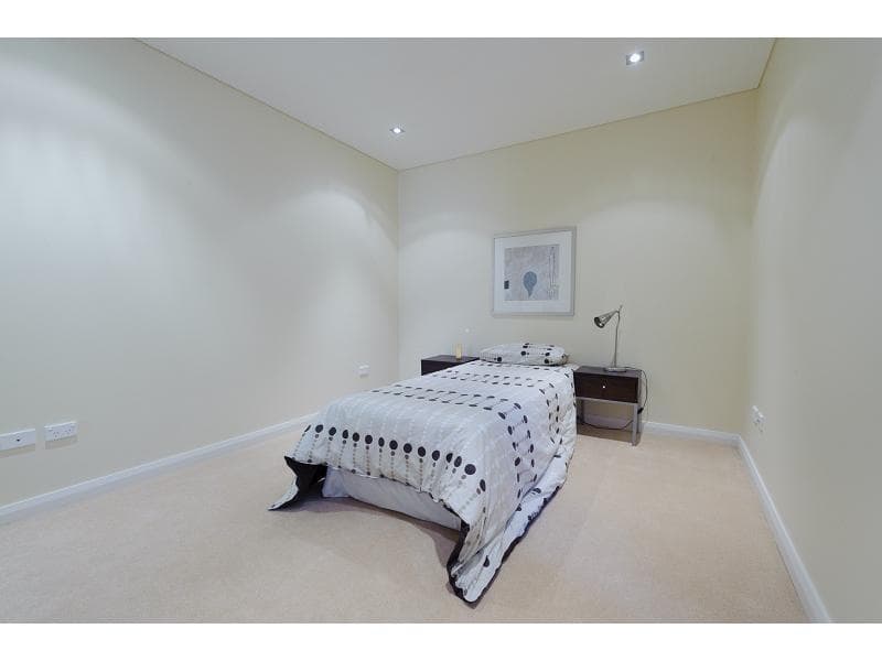 1																										Brenan St
														
								Fairfield, NSW 2165, Dee Why - Thumbnail 2