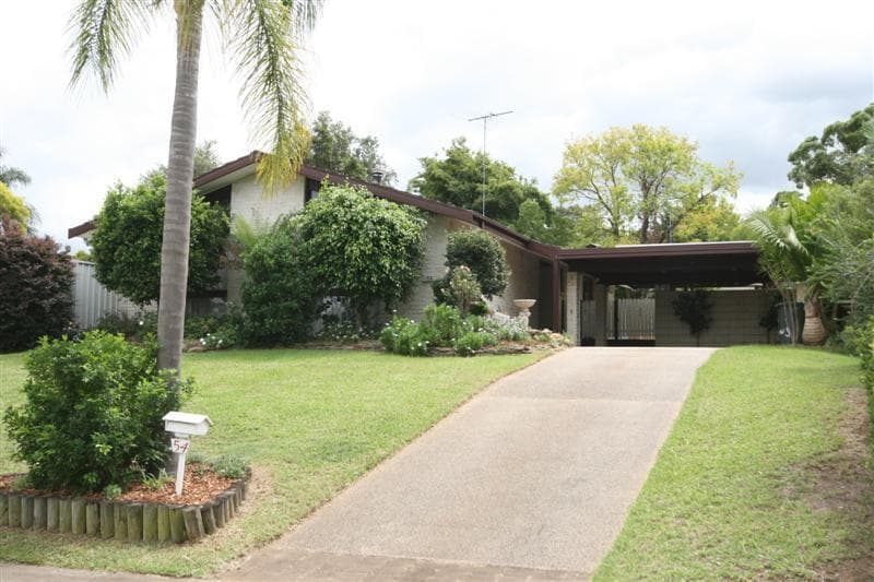 54 Hutchins Crescent, Kings Langley, Kings Langley - Image 1