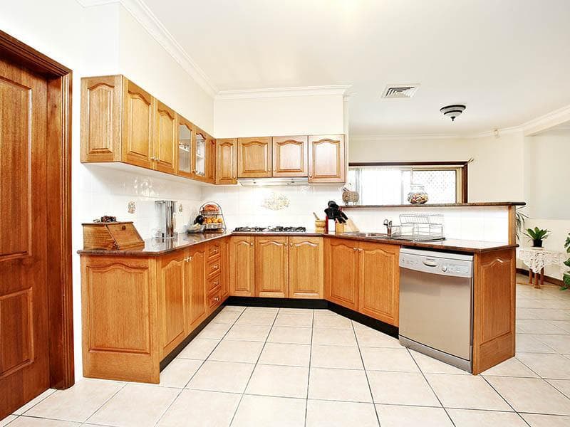 8 Cleone Street, Guildford, Guildford - Thumbnail 2