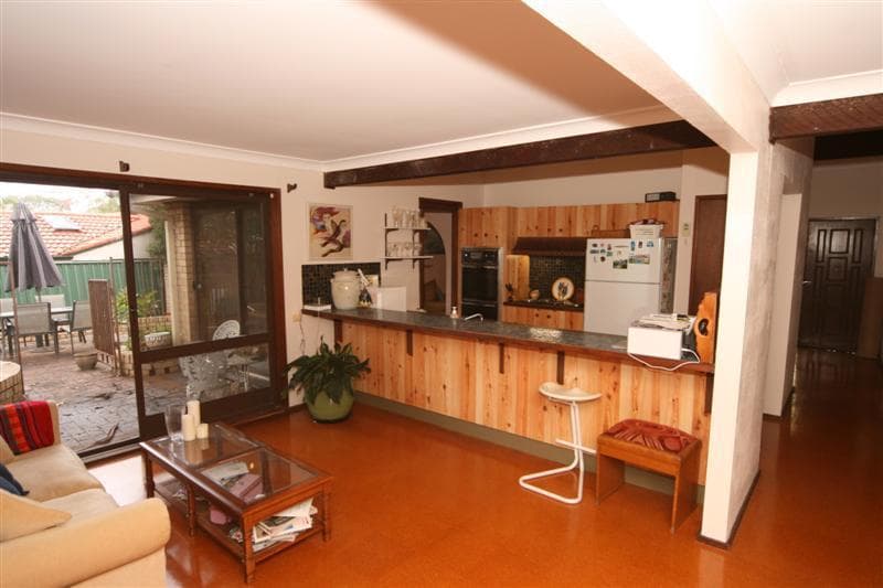 12 James Cook Drive, Kings Langley, Kings Langley - Thumbnail 3