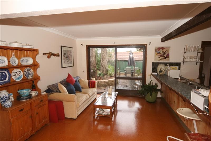 12 James Cook Drive, Kings Langley, Kings Langley - Thumbnail 4