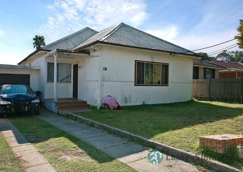 19 Rhodes Avenue, Guildford, Guildford - Image 1