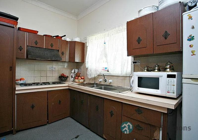 19 Rhodes Avenue, Guildford, Guildford - Thumbnail 2