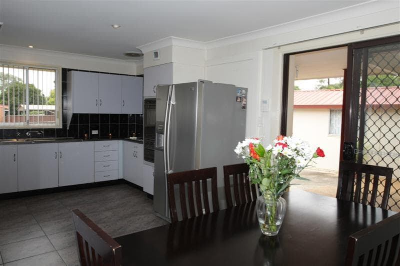 8 Sycamore Crescent, Quakers Hill, Quakers Hill - Thumbnail 2