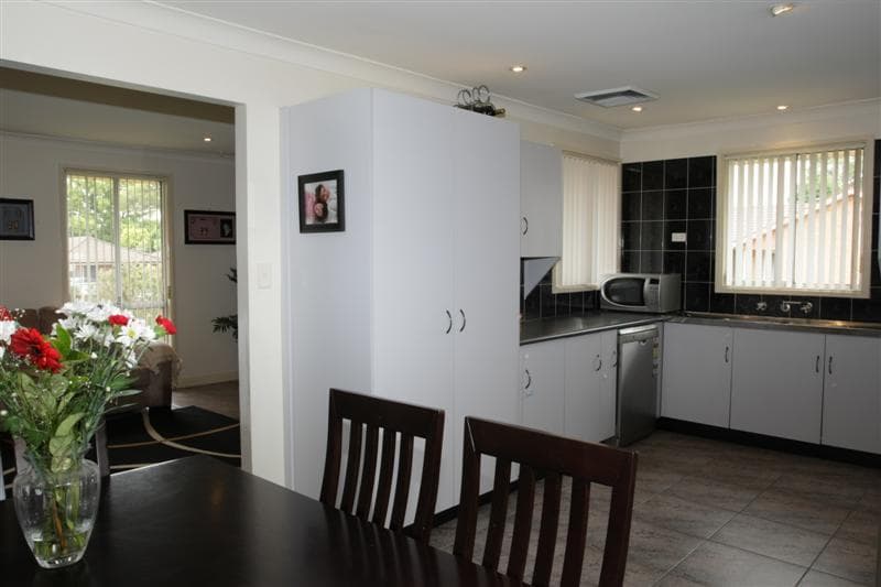 8 Sycamore Crescent, Quakers Hill, Quakers Hill - Thumbnail 4