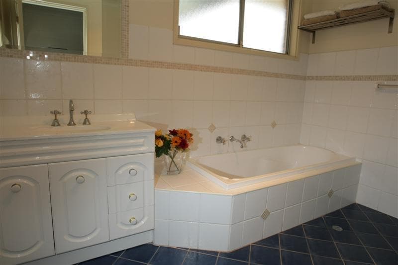 8 Sycamore Crescent, Quakers Hill, Quakers Hill - Thumbnail 7