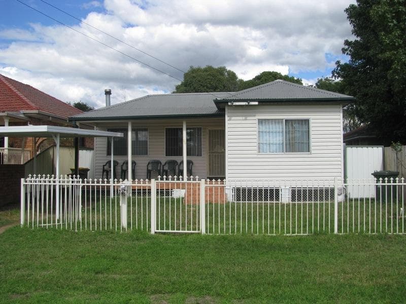 26 Willoughby Street, Guildford, Guildford - Image 1