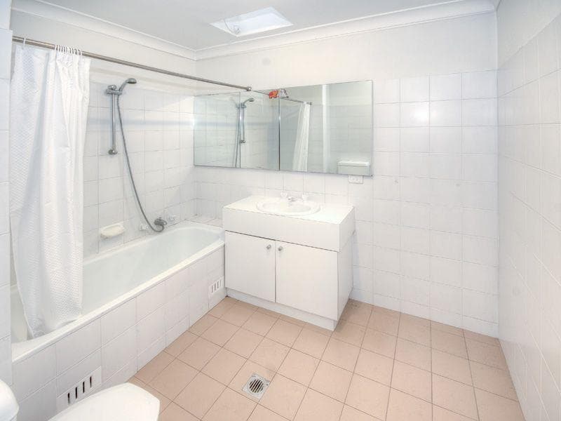 1																										Brenan St
														
								Fairfield, NSW 2165, Glebe - Thumbnail 6