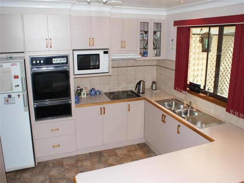 26 Sanders Crescent, Kings Langley, Kings Langley - Thumbnail 2