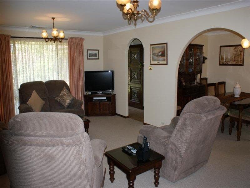 26 Sanders Crescent, Kings Langley, Kings Langley - Thumbnail 3