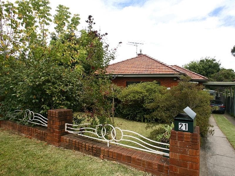 9/15																										Blaxcell Street
														
								Granville, NSW 2142, Chester Hill - Thumbnail 5