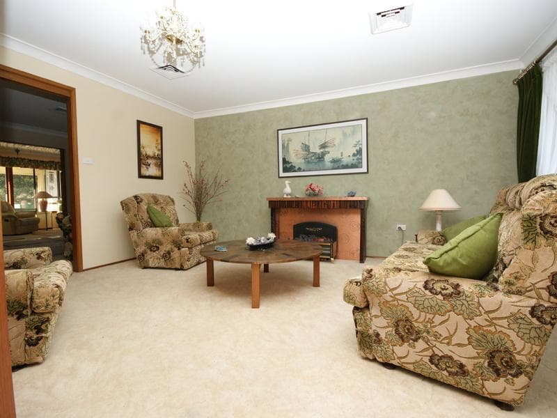 22 Gilbert Crescent, Kings Langley, Kings Langley - Thumbnail 2