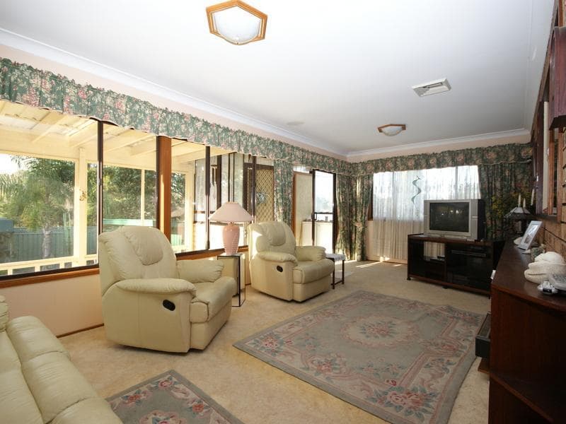 22 Gilbert Crescent, Kings Langley, Kings Langley - Thumbnail 3