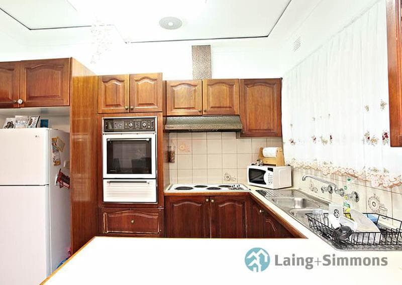 10/33																										Everard Street
														
								Port Macquarie, NSW 2444, Guildford West - Thumbnail 5