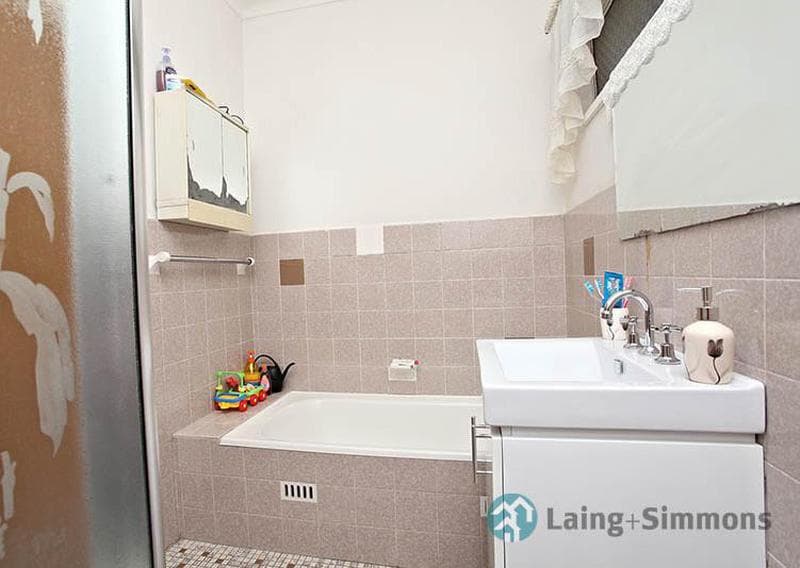 10/33																										Everard Street
														
								Port Macquarie, NSW 2444, Guildford West - Thumbnail 7