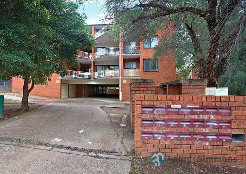 10/33																										Everard Street
														
								Port Macquarie, NSW 2444, Parramatta - Image 1