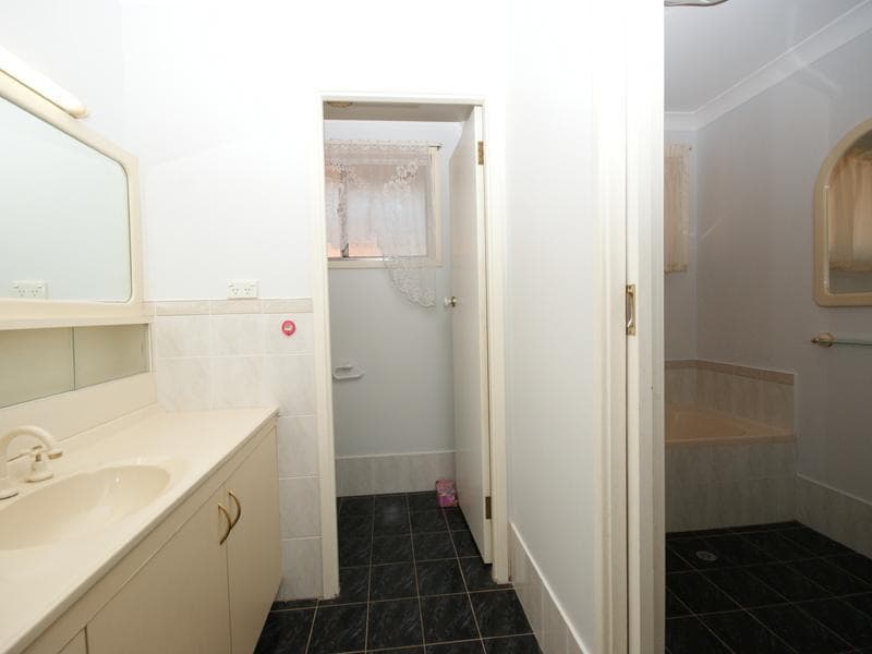 40 Gibbon Road, Winston Hills, Winston Hills - Thumbnail 4