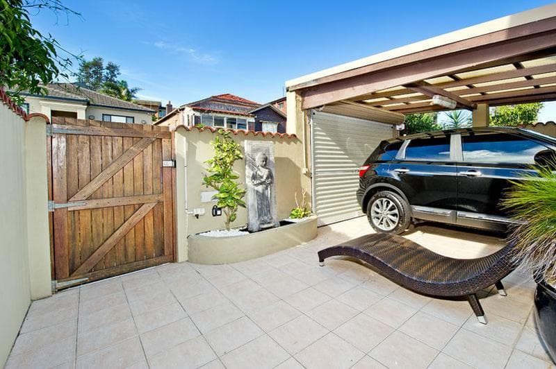 1																										Brenan St
														
								Fairfield, NSW 2165, Bondi Beach - Thumbnail 5