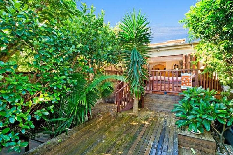 1																										Brenan St
														
								Fairfield, NSW 2165, Bondi Beach - Thumbnail 6