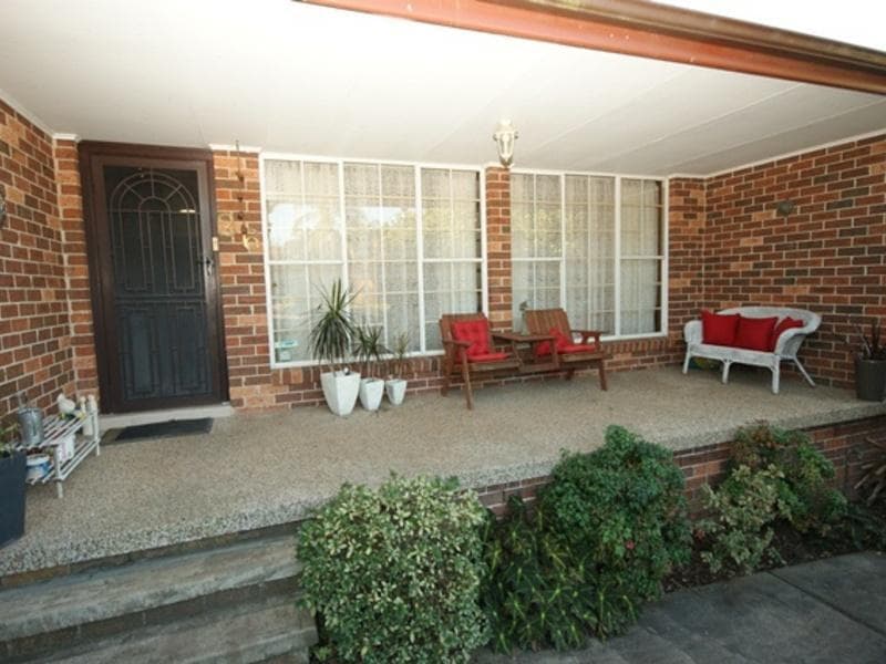 26 Sporing Avenue, Kings Langley, Kings Langley - Thumbnail 2