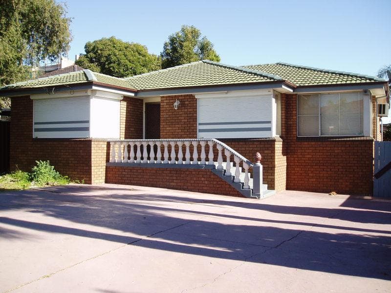 514 Woodville Road, Guildford, Guildford - Image 1